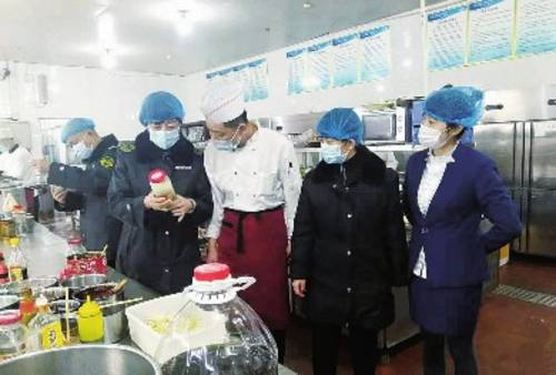 蘭州西固區(qū)市場(chǎng)監(jiān)管局多舉措提升食品安全監(jiān)管 筑牢‘舌尖上的安全’防線